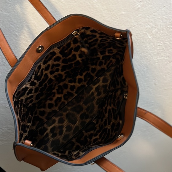 Nichole Lee by Variedades Cristina Large Nikky Shoulder Bag - Picture 11 of 11